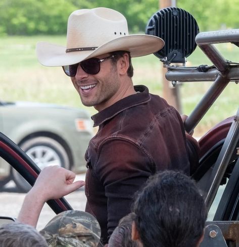 The 11 Most-Anticipated July Movies Coming In 2024 - Brit + Co Glen Powell Twisters Cowboy Hat, Tyler Owens Twisters Icon, Glen Powell Twisters, Twisters Movie 2024, Twisters 2024, Tyler Owens, Gilmore Girls Reunion, Chloe Williams, July Movies