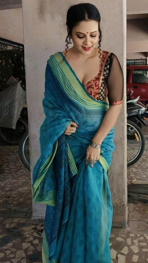 Priya gamre Priya Gamre, Sonam Kapoor, Saree Look, Fancy Sarees, Fashion Images, Female Images, Women Girl, Beautiful Pictures, Desi