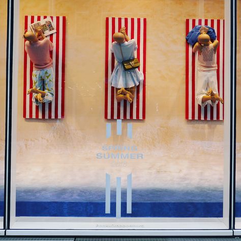 P&C, PEEK&CLOPPENBURG, Düsseldorf, Germany, "BEACH, (noun), A place of relaxation, rest and tranquility", photo by Makes You Look.Hamburg, pinned by Ton van der Veer Beach Visual Merchandising, Beach Window Display, Germany Beach, Spring Window Display, Summer Window Display, Unique Mannequin, Fashion Window Display, Summer Window, Store Window Display