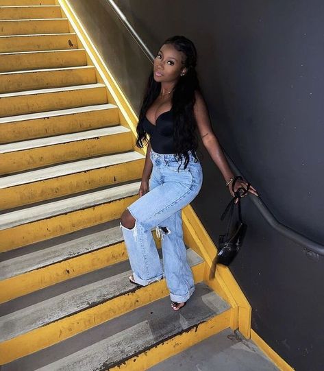 Casual Dinner Date Outfit Black Women, Jeans Dinner Outfit Classy, Corset And Jeans Outfit, 19th Bday, Corset And Jeans, Sweet 16 Outfits, Girls Corset, Summer Baddie, Concert Vibes