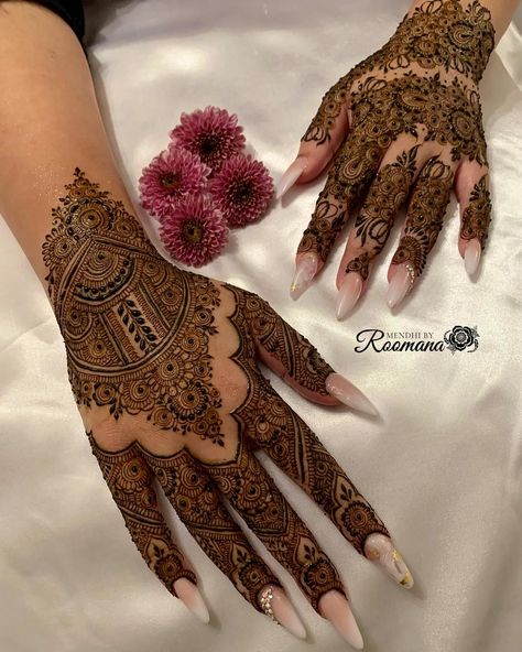 Details 😍💜 - - #henna #hennaart #hennaartist #hennadesign #hennainspo #mehndi #mehndidesign #mehndiinspo Detailed Henna Designs, Wedding Henna Designs, Small Henna Designs, Henna Flower Designs, Pretty Henna, Henna Designs For Men, Henna Inspired Tattoos, Henna Ideas, Henna Tattoo Designs Hand