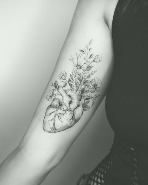 Heart Sleeve Tattoo, Brain Flowers, Human Heart Tattoo, Mutterschaft Tattoos, Realistic Heart Tattoo, Heart Flower Tattoo, Anatomical Tattoos, Realistic Heart, Anatomy Tattoo