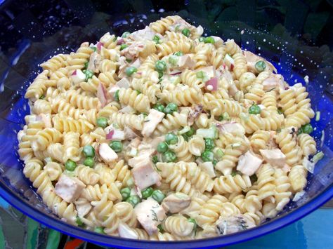 We had this at Hope Lodge. High school teachers brought this in; they were really sweet. This salad is great. Creamy Italian Pasta Salad, Salad With Pasta, Garden Pasta Salad, Asparagus Pasta Salad, Pasta Salad With Spinach, Bacon Ranch Pasta, Antipasto Pasta Salads, Ham Pasta, Bacon Ranch Pasta Salad