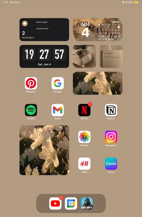 I Pad Home Screen, Ipad Organization Homescreen, Ipad Home Screen Layout, Ipad Layout Ideas, App Design Ipad, Ipad Aesthetics, Ipad Setup, Ipad Inspo, Ipad Lockscreen