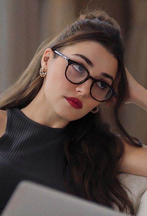 Turkey Actress, Hande Ercel Style, Glasses Inspiration, Art Photography Portrait, Turkish Actresses, Turkish Women Beautiful, Turkish Women, Beauty Care Routine, Beauty Wallpaper