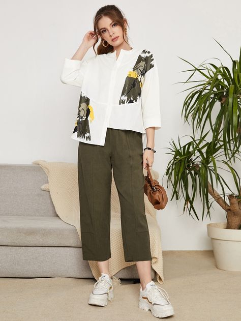 Three Quarter Pants Outfits Woman, Quarter Pants Outfits, Three Quarter Pants, Saree Blouse Neck Designs, Floral Trousers, Pants Outfit Casual, Blouse Neck, Printed Tunic Tops, Hem Blouse