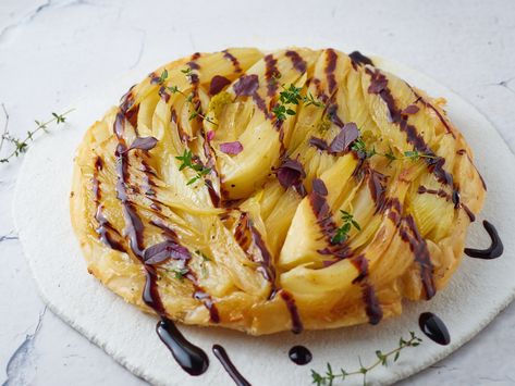 Fennel Tart - Delightful Vegans Fennel Tart, Fennel Dessert, Tarte Tatin Recipe, Vegetable Tart, Fennel Recipes, Spiralized Vegetables, Apple Tart, Vegan Condiments, Sweet Tarts