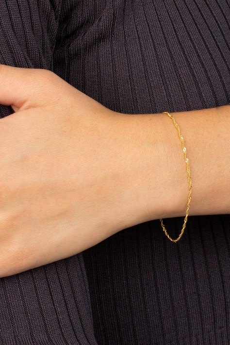 Minimalist Accessories Jewellery, Simple Gold Bracelet, Gold Neck Chain, Gold Kada, Forever Bracelet, Delicate Gold Ring, Gold Bracelet Simple, Gold Earrings Models, Gold Bridal Jewellery Sets