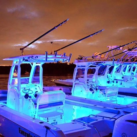 boat consoles - http://www.boatpartsandsupplies.com/boatconsoles.php Mako Boats, Boating Life, Boat Console, Boat Diy, Fish Board, Center Console Fishing Boats, Offshore Boats, Sport Fishing Boats, Center Console Boats