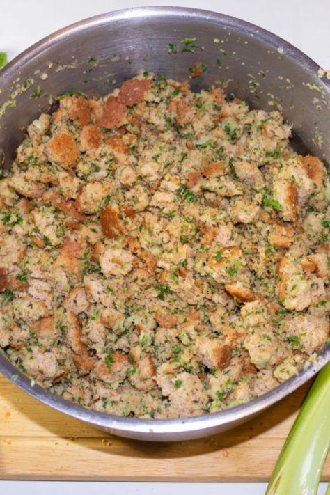 Cooking Dressing In Oven, Oven Stuffing Recipes Turkey, Small Batch Stuffing Recipe, Oven Stuffing Recipes, Oven Baked Stuffing, Easy Thanksgiving Dressing, Easy Thanksgiving Dressing Recipe, Oven Stuffing, Stuffing In The Oven