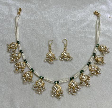 Moti Haar Set, Moti Set Design, Rajputi Jewellery, Bridal Jewellery Inspiration, Neck Pieces Jewelry, Kundan Jewellery Set, Indian Bridal Jewelry Sets, Fancy Jewelry Necklace, Pearl Jewelry Design