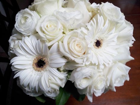 White Gerbera Daisy, Gerbera Daisy Bouquet, Gerbera Bouquet, Lily Centerpieces, White Gerbera, White Rose Wedding Bouquet, Pink Gerbera, Wedding Party Flowers, White Roses Wedding