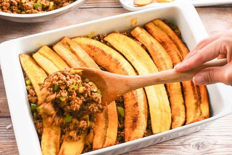 Pastelon Recipe, Plantain Lasagna, Plantain Recipes, Puerto Rican Dishes, Ripe Plantain, Cuban Cuisine, Adobo Seasoning, Rican Food, Plantains Fried