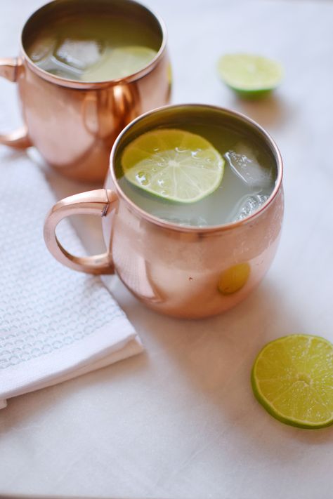 classic moscow mule recipe Moscule Mule Recipe, Moscule Mule, Moscow Mule Recipe Classic, Moscow Mule Drink Recipes, Moscow Mule Drink, Mule Drink, Moscow Mule Cocktail, Moscow Mules, Moscow Mule Recipe