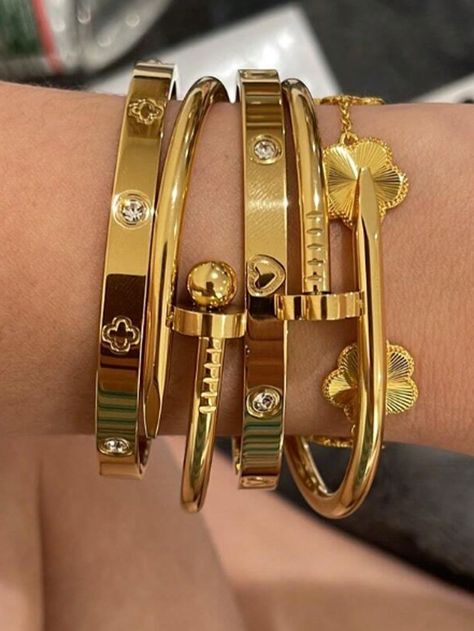 Gold bracelet set