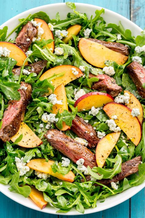 balsamic-steak-salad Steak Diner, Summer Salad Recipes Healthy, Salad With Steak, Salad With Peaches, Salad Recipes Healthy Dinner, Healthy Dinner Salads, Arugula Salad Recipes, Bbq Salads, Side Salad Recipes