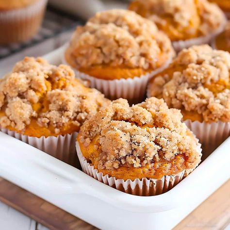 From the pumpkin spice to the brown sugar streusel, these pumpkin cream cheese muffins are a fall dream come true. They're so good, you'll want them all year! Diy Pumpkin Spice, Pumpkin Cream Cheese Muffins, Pumpkin Cream Cheese, Muffin Streusel, Cream Cheese Muffins, Cheese Pumpkin, Cream Cheese Eggs, Pumpkin Cream Cheeses, Cheese Muffins