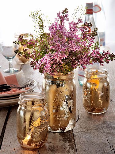 Upgrade your dinner table with gilded DIY vases and votives. Use a foam brush to apply adhesive to the outside of a mason jar in small, irregular patches. When the sticky substance turns clear—in about 30 minutes— press on sheets of gold leaf. Then, rub away excess flecks with a paper towel for a lovely weathered patina. Mason Jar Flower Arrangements, Diy Flores, Mason Jar Vases, Fleurs Diy, Smart Tiles, Mason Jar Flowers, Green Craft, Gold Diy, Flower Arrangements Diy