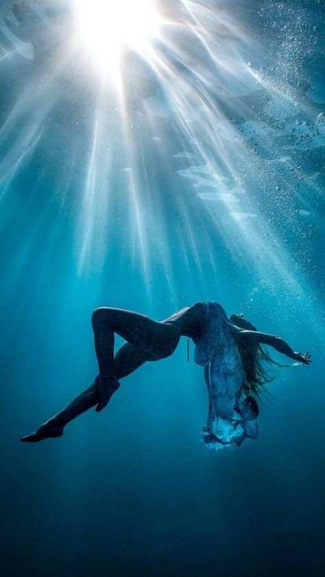 Summer Beach Photography, Underwater Drawing, Underwater Model, Underwater Photoshoot, Underwater Portrait, Underwater Pictures, Between Two Worlds, Underwater Photographer, Water Drawing