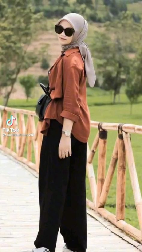 Style Kulot Hijab, Style Kulot, Outfit Kulot, Ootd Outer, Ootd Muslim, Ootd Kulot, Ootd Ngampus, Coral Outfit, Ootd Hijab Style