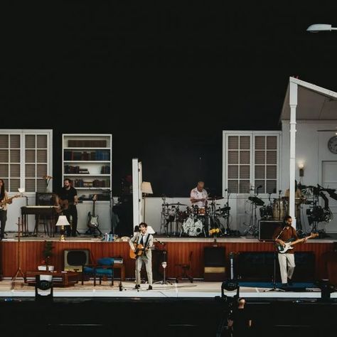 Relying on social media algorithms for visual inspiration has led to stage designs becoming increasingly repetitive according to Tobias Rylander, the designer behind The 1975's viral house set. The 1975 Stage, Stage Designs, Good Readers, Divider Wall, Theatre Set, Visual Inspiration, Scenic Design, The 1975, Stage Design