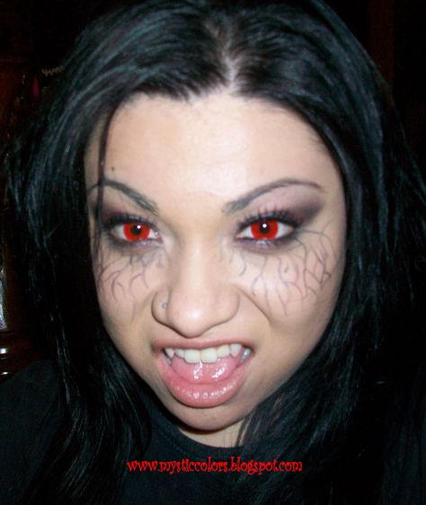 veins Vampire Veins Under Eyes, Vampire Diaries Eyes, Vampire Veins, Veins Makeup, Vampire Diaries Makeup, Makeup Vampire, Vampire Makeup Halloween, Vampire Eyes, Vampire Makeup