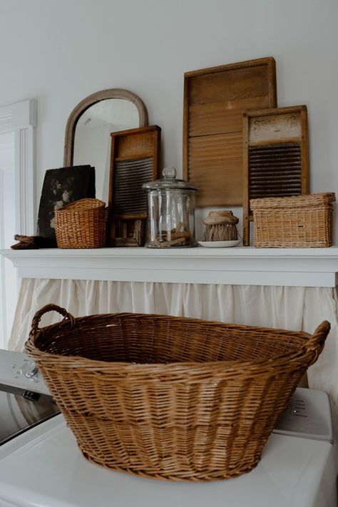 Country Laundry Room Decor, Laundry Room Rustic Farmhouse, Laundry Room Ideas Vintage, Country Cottage Laundry Room, Vintage Inspired Laundry Room, Small Cottage Laundry Room, Antique Laundry Room Decor, Laundry Hallway Ideas, Vintage Laundry Room Ideas