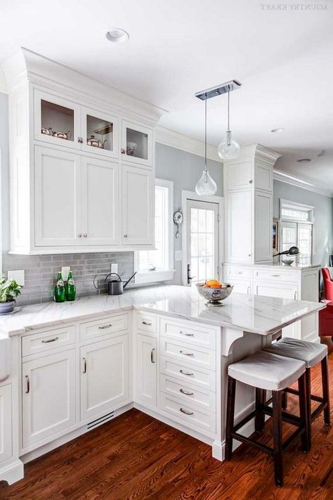 White Shaker Cabinets Kitchen, Shaker Cabinets Kitchen, Refacing Kitchen Cabinets, White Shaker Cabinets, Shaker Kitchen Cabinets, Kitchen Cabinets Decor, New Kitchen Cabinets, Kitchen Cabinets Makeover, White Kitchen Design