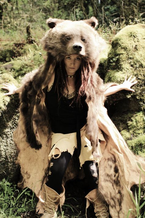 Bear headdress Bear Pelt Cloak, Bear Headdress Tattoo, Bear Headdress, Bear Pelt, Warrior Bear, Creature Anatomy, Headdress Tattoo, Spiritual Items, Bear Mask