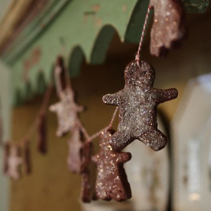 Gingerbread Garland, Gingerbread Ornaments, Prim Christmas, Christmas Time Is Here, Primitive Christmas, Merry Little Christmas, Christmas Gingerbread, Country Christmas, Christmas Joy