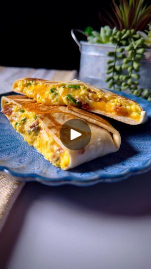 580K views · 46K reactions | Is the Breakfast Crunchwrap the best ever breakfast sandwich? I think it is to be honesty. It tastes delicious and is so easy to make! 
📝Ingredients📝
⚫️3 Large (10 inch) Tortillas
⚫️6 eggs
⚫️1cup cheese 
⚫️2 large green onions thinly sliced 
⚫️9 strips of bacon (cooked till super crispy)
🍴Steps🍴
1️⃣Pre heat oven to 450, lay bacon on wire rack lined baking sheet and copy at 450 for 17 minutes. 
2️⃣Scramble together your 6 eggs, 1/2 cup cheese, and 2 finley sliced green onions. Add 1tbsp of butter to a large nonestick skillet over medium heat and cook the eggs.
3️⃣Mix together the cooked eggs & bacon in a large bowl, add some pepper if you desire. (I didn’t add salt cause the bacon is already very salty).
4️⃣Into a large tortilla in the center add 1/3 of the Breakfast Tortillas, Breakfast Crunchwrap, Achill Island, Breakfast Tortilla, Breakfast Recipies, Fast Dinners, Hash Browns, Breakfast Items, How To Eat Paleo