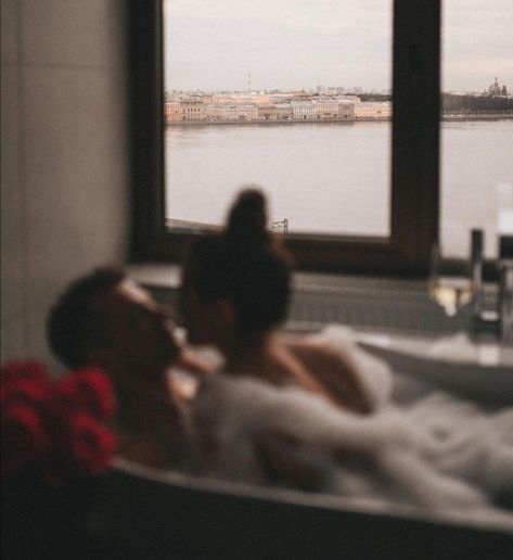 Couple In Bath Tub Aesthetic, Bath Together Couples, Bath Tub Aesthetic, Couples Travelling, Couples Bathtub, Couple Bathroom, Couples Bathroom, Couple Bed, Romance Aesthetic