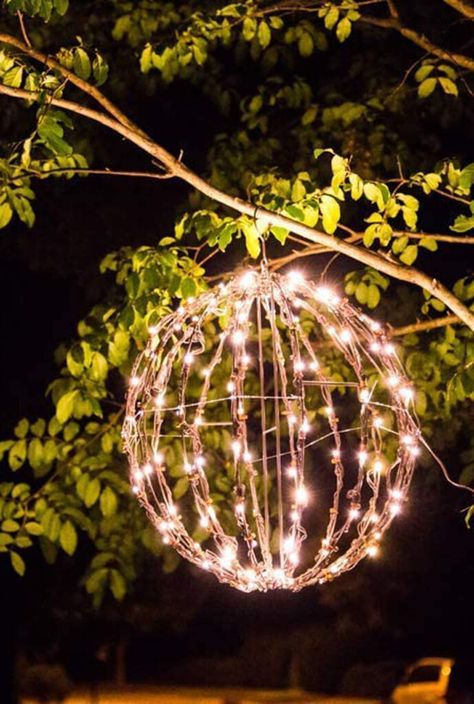 Diy Patio Christmas Decor, Make Outdoor Christmas Decorations, Homemade Outside Christmas Decorations, Diy Outdoor Tree Ornaments, Diy Outdoor Ornaments, Outdoor Christmas Ornaments For Trees, Outdoor Xmas Decorations Front Yards, Giant Ornaments Outdoor Diy, Diy Outdoor Christmas Ornaments