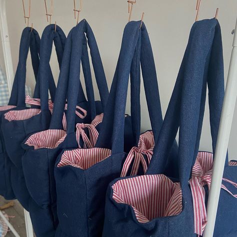 🧣ready to ship!🧣I have a small amount of dark/mid wish denim midis along with a few T-shirts (10,12,14) available to purchase Saturday at 10am! Sewing Ideas Aesthetic, Denim Sewing Projects, Kitchen Sewing, Fluffy Bag, Sac Tote Bag, Sac Diy, Textile Bag, Textiles Projects, Sewing Business