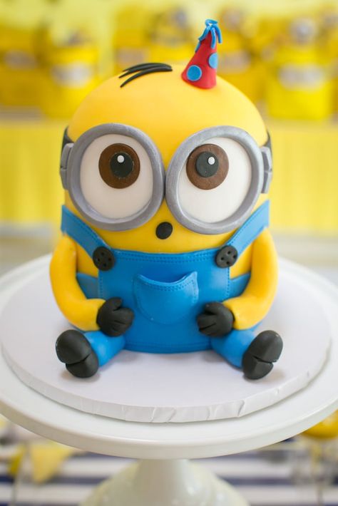 Image Despicable Me Cake, 3d Dort, One In A Minion, Despicable Me Party, Minion Birthday Cake, Minion Theme, Mini Torte, Minion Birthday Party, Cute Minions