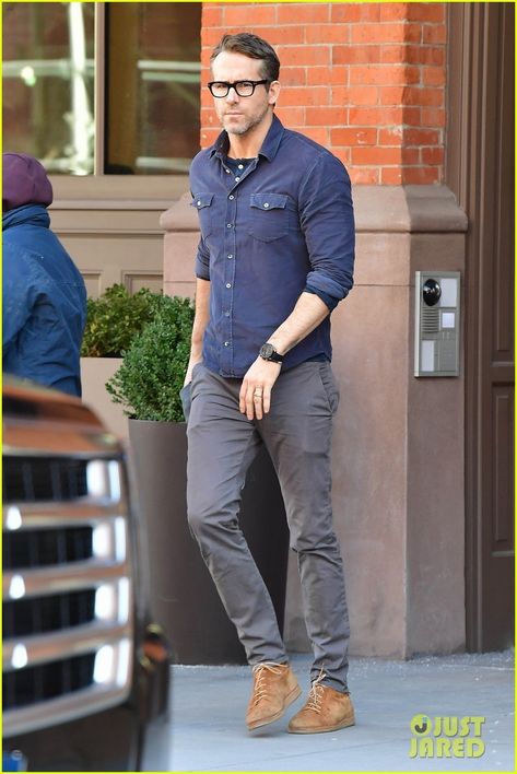 Ryan Reynolds Fashion, Ryan Reynolds Style, Chinos Men Outfit, Chinos Men, Double Pocket Shirt, Monkey Boots, Older Mens Fashion, Smart Casual Menswear, Mens Smart Casual Outfits