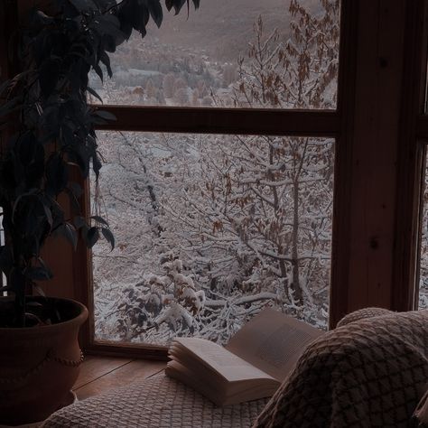 Cottagecore Winter, Winter Cottagecore, Winter Chalet, Library Aesthetic, Winter Books, Cosy Winter, Christmas Feeling, Cozy Aesthetic, Window View