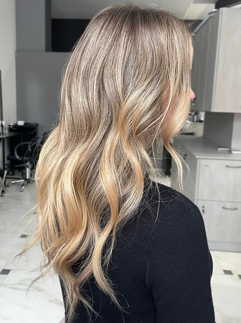 Ashen Golden Blonde Golden Sandy Blonde Hair, Cool Toned Golden Blonde Hair, Neutral Golden Blonde Hair, Gold Dark Blonde Hair, Beachy Brunette, Gold Blonde Hair Aesthetic, Blonde Hair Ideas, Golden Blonde Hair, Choppy Bob