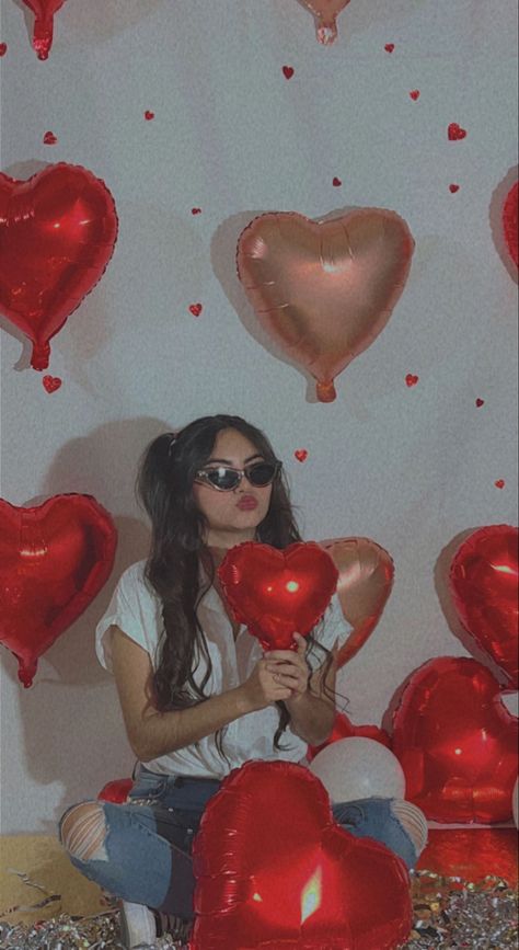 Valentines Photography Couples, Tumblr Photoshoot, Valentine Backdrop, Valentine Photo Shoot, Party Photoshoot, Galentines Party, Valentines Day Photos, Best Friend Photoshoot, Fun Photoshoot