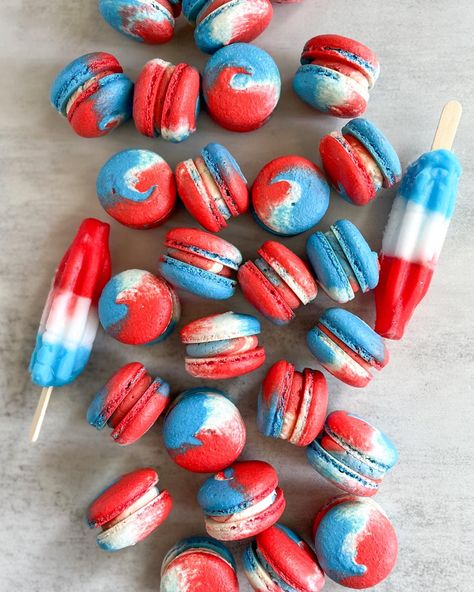 Memorial Day Macarons, Red White And Blue Macarons, Fourth Of July Macarons, 4th Of July Macarons, Patriotic Macarons, Summer Macarons, Macaron Recipe Flavors, Macaroons Flavors, Macaron Ideas