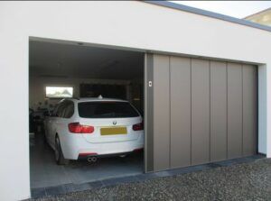 Garasi Mobil Design, Sliding Door Garage, Unique Garage Doors, Custom Wood Garage Doors, Door Alternatives, Sliding Garage Doors, Aluminium Garage Doors, Garage Door Maintenance, Garage Design Interior