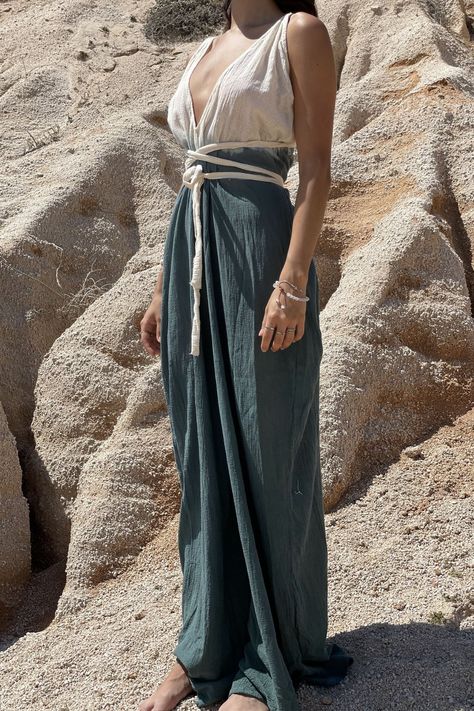 Bohemian Elegant Outfit, Goddess Outfit Ideas Casual, Greek Inspired Outfits Casual, Greek Inspired Fashion Casual, Goddess Outfit Casual, Greek Aesthetic Clothes, Greek Street Fashion, Casual Goddess Outfit, Nomad Aesthetic Fashion