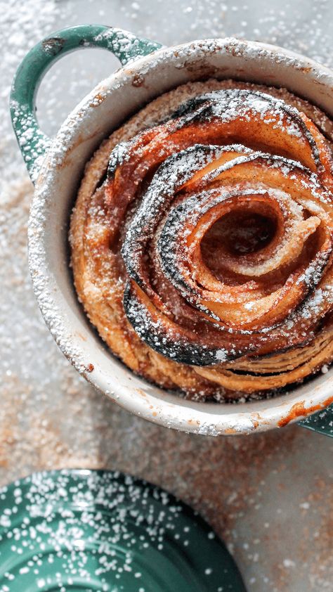 "Make it mini" with Le Creuset: Apple roses with brown butter - bon abbetit Mini Cocotte Recipe, Apple Roses Puff Pastry, Cocotte Recipes, Le Creuset Mini Cocotte, Cocotte Recipe, Personal Desserts, Le Creuset Recipes, Apple Puff Pastry, Apple Rose