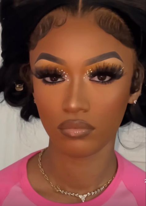 Yellow Prom Makeup Black Women, Yellow Makeup Looks Black Women Prom, Black And Gold Make Up Looks, Cute Gold Makeup Looks, White Waterline Makeup Black Women, Makeup Looks Birthday Glam, Prom Makeup Black Women Gold, Birthday Makeup For Black Women Gold, Prom Makeup Looks Gold