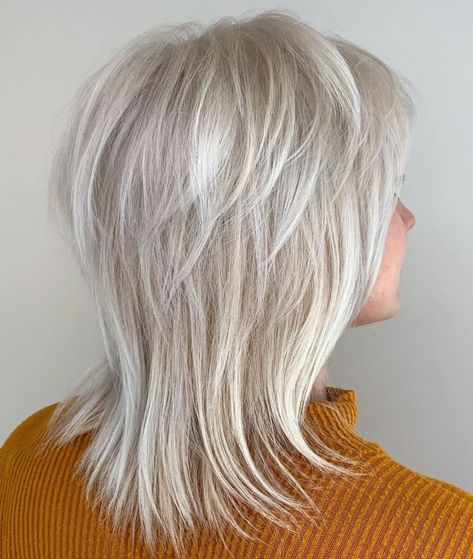 Silver Feathered Shag For Fine Hair White Medium Hairstyles, Shag For Fine Hair Over 50, Hairstyles For 60 Year Old Women Medium Mid Length, Layered Shag Hairstyles Medium Over 50, Wispy Layered Hair, Lulu Hairstyles, Razor Cut Hairstyles, Shag Layered Hairstyles, Medium Shaggy Hairstyles