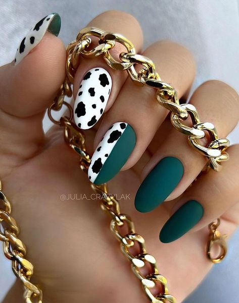 green fall nails, matte green and cow print nails, autumn fall nails 2021 Nails For Nashville Vacation, Green And Cow Print Nails, Green Western Nails, Fall Western Nails, Mama Nails, Green Fall Nails, Blackened Redfish, Country Acrylic Nails, Rodeo Nails