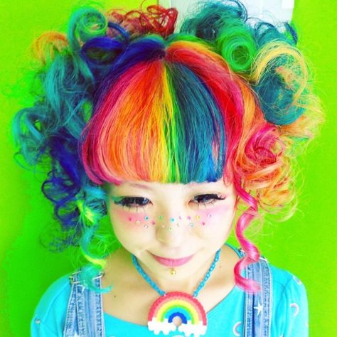 Decora Hairstyle, Clowncore Hair, Scenecore Makeup, Rainbow Hair Color Short, Kidcore Hair, Harajuku Rainbow, Decora Hair, Short Rainbow Hair, Kidcore Style