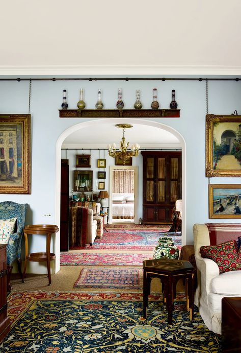 Robert Kime's intricately-layered flat, the distillation of 50 years of expertise | House & Garden Robert Kime Interiors, Umberto Pasti, London Home Decor, Robert Kime, Flat House, Block House, English Decor, Blue Inspiration, English Antiques