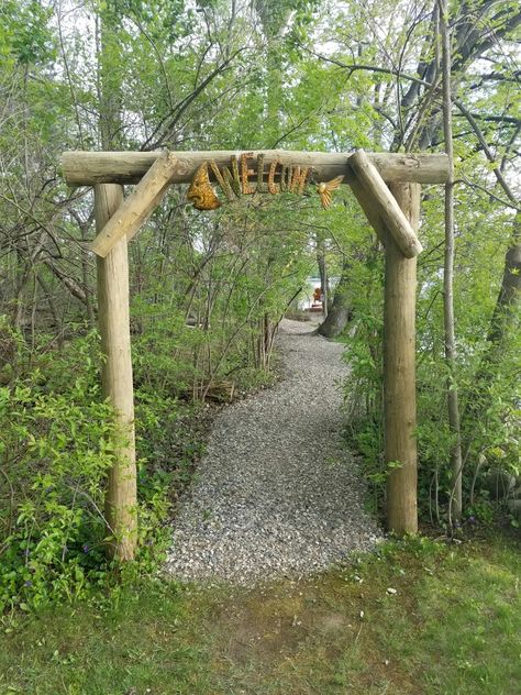 Trail Ideas Nature, Walking Trails Design, Nature Trail Signs, Forest Entrance, Outdoor Bridges, Trail Ideas, Unique Landscaping, Wood Path, Wooded Area