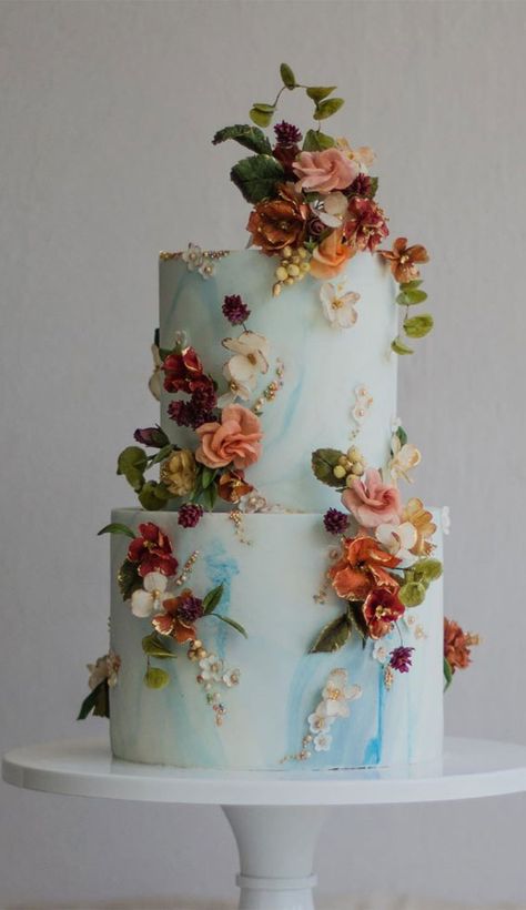 Textured Wedding Cakes, Painted Wedding Cake, Cake With Flowers, Wedding Cake Ideas, Traditional Wedding Cake, Floral Wedding Cake, Floral Wedding Cakes, Wedding Dessert Table, Cake Trends